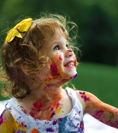 girl with paint of body